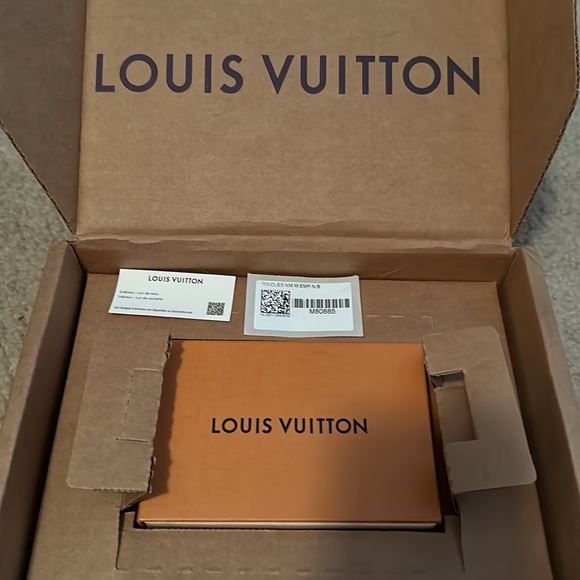 Louis Vuitton key holder - Picture 2 of 4